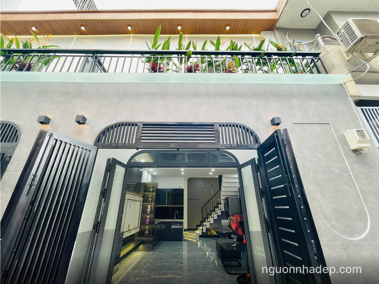 Nhà đất độc quyền